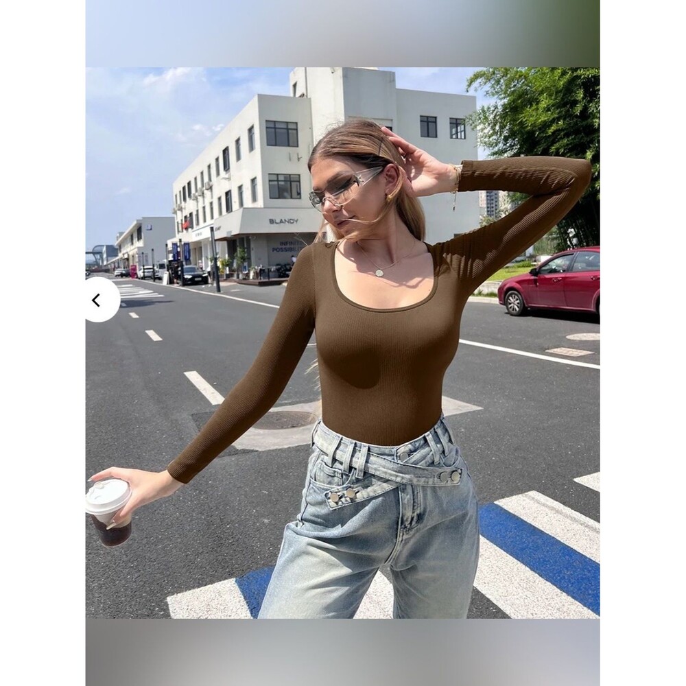 Ribbed Scoop Neck Long Sleeve Crop Top- Brown